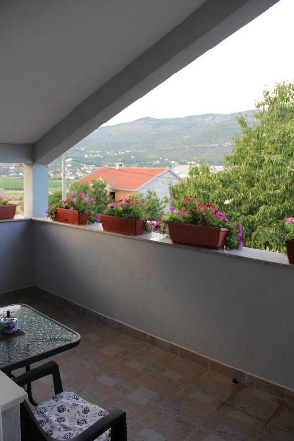 Holiday Home Flora Mostar Exterior photo
